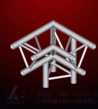 Tiangular truss corner